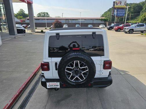 2024 Jeep Wrangler 4-Door Sahara 4x4