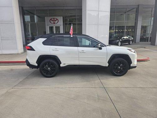 2022 Toyota RAV4 Hybrid SE