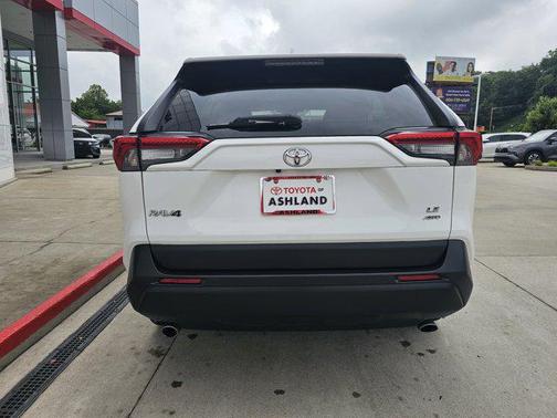 2020 Toyota RAV4 LE