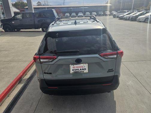 2022 Toyota RAV4 Hybrid XLE