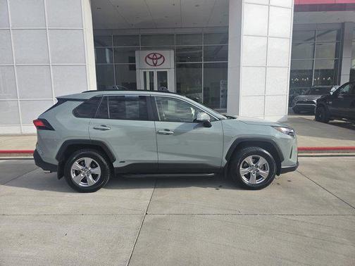 2022 Toyota RAV4 Hybrid XLE