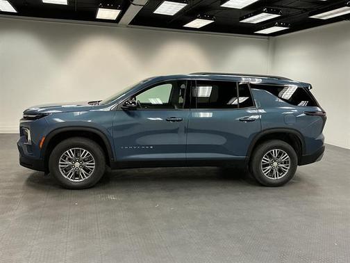Lakeshore Blue Metallic 2025 Chevrolet Traverse LT