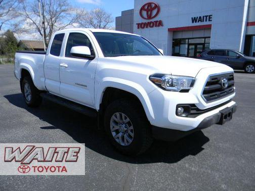 Super White 2017 Toyota Tacoma SR5