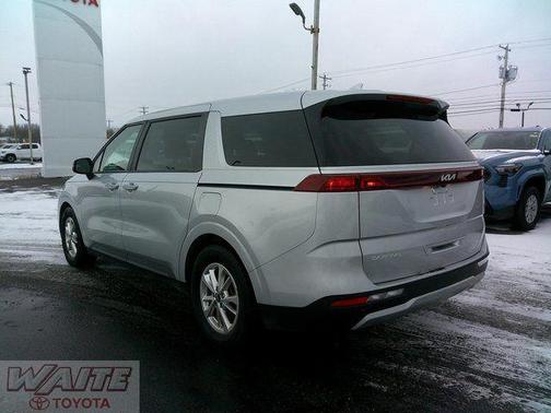 2023 Kia Carnival LX