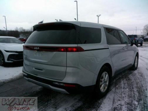 2023 Kia Carnival LX