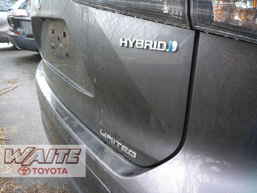 Magnetic Gray Metallic 2023 Toyota Highlander Hybrid Limited