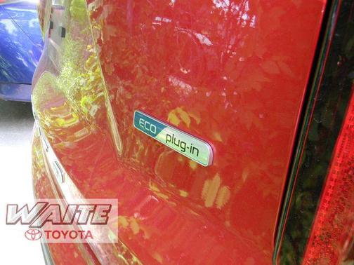 Runway Red 2022 Kia Sorento Plug-In Hybrid SX