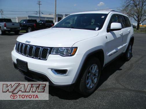 Bright White Clearcoat 2021 Jeep Grand Cherokee Laredo
