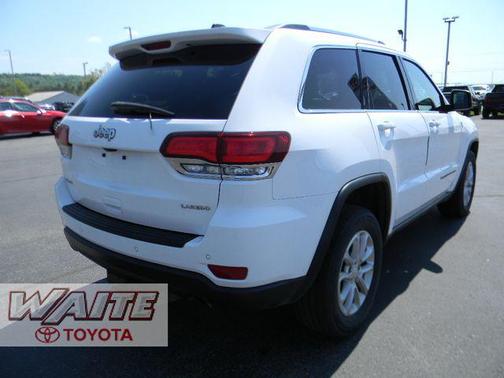 Bright White Clearcoat 2021 Jeep Grand Cherokee Laredo
