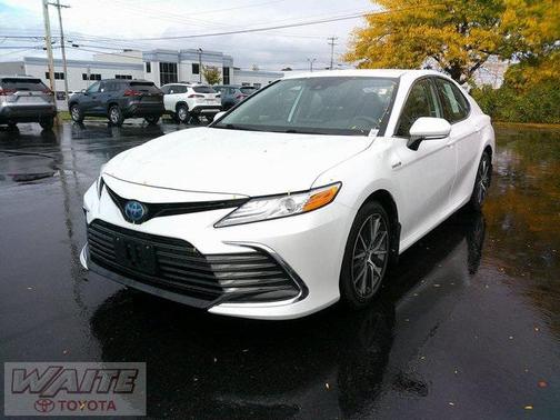 2021 Toyota Camry Hybrid XLE