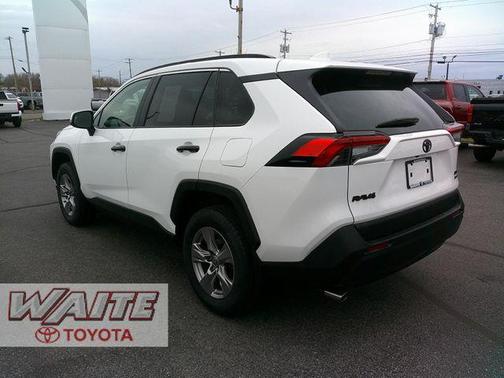 Ice Cap 2023 Toyota RAV4 XLE