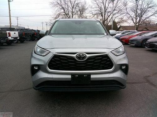 Celestial Silver Metallic 2023 Toyota Highlander XLE