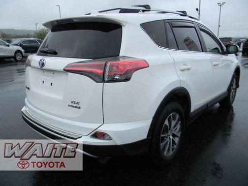 Super White 2016 Toyota RAV4 Hybrid XLE