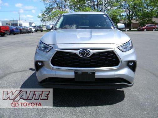 Celestial Silver Metallic 2023 Toyota Highlander LE