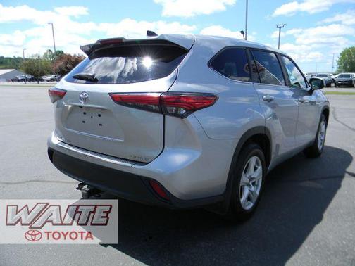 Celestial Silver Metallic 2023 Toyota Highlander LE