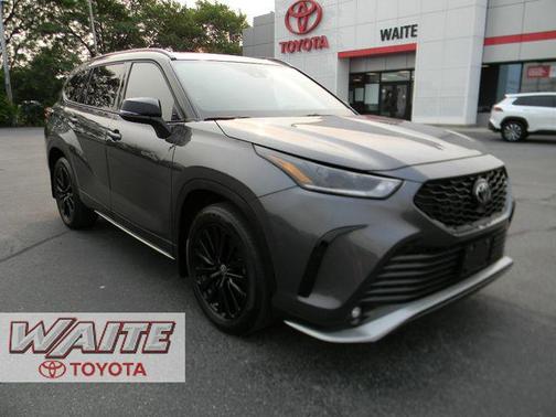 Magnetic Gray Metallic 2024 Toyota Highlander XSE