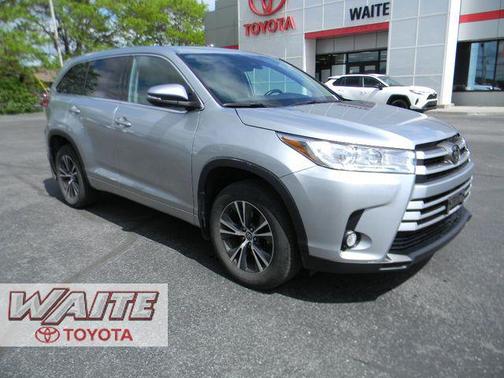 Celestial Silver Metallic 2018 Toyota Highlander LE Plus