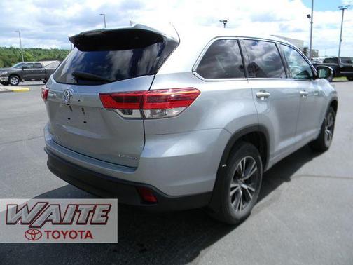 Celestial Silver Metallic 2018 Toyota Highlander LE Plus