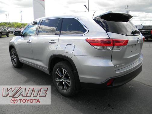 Celestial Silver Metallic 2018 Toyota Highlander LE Plus