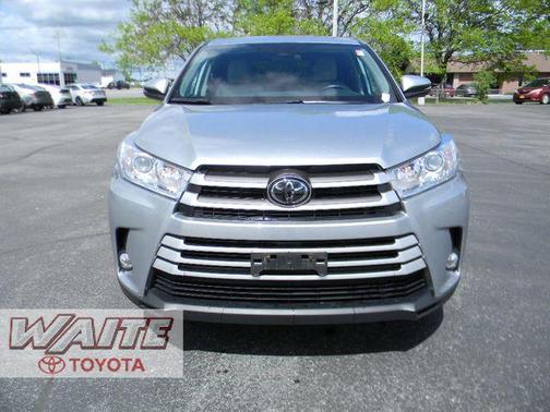 Celestial Silver Metallic 2018 Toyota Highlander LE Plus