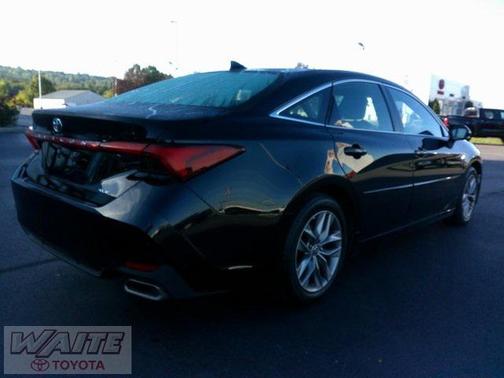 2022 Toyota Avalon XLE