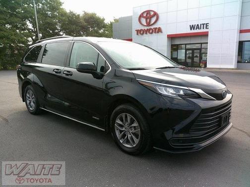 2021 Toyota Sienna LE