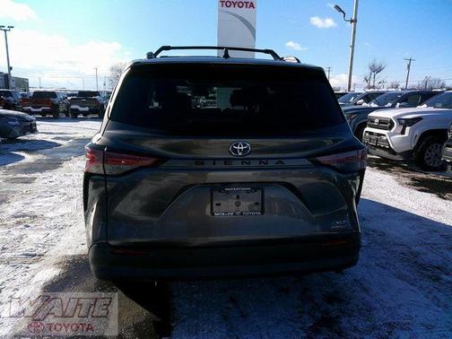 2022 Toyota Sienna XLE