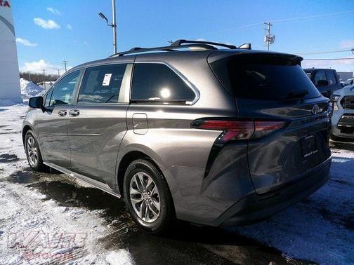 2022 Toyota Sienna XLE