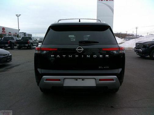 2024 Nissan Pathfinder SL 4WD