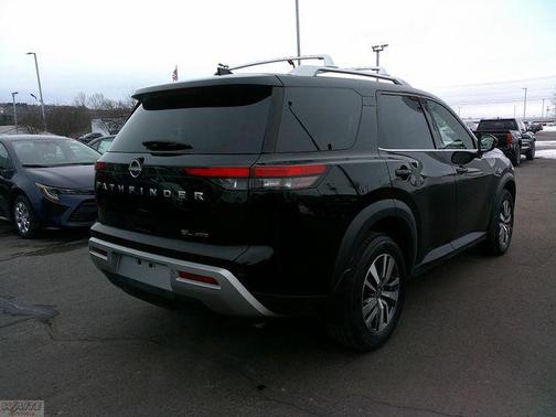 2024 Nissan Pathfinder SL 4WD