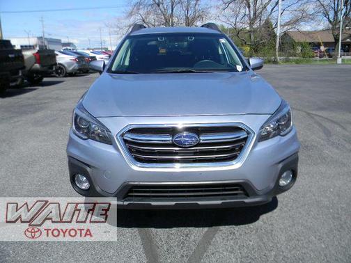 Ice Silver Metallic 2018 Subaru Outback 2.5i Premium