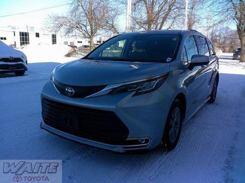2021 Toyota Sienna XLE 8 Passenger