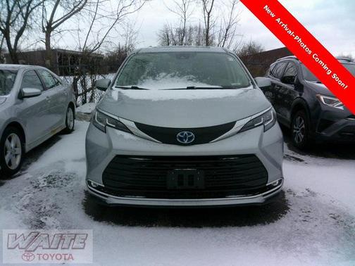 2021 Toyota Sienna XLE 8 Passenger