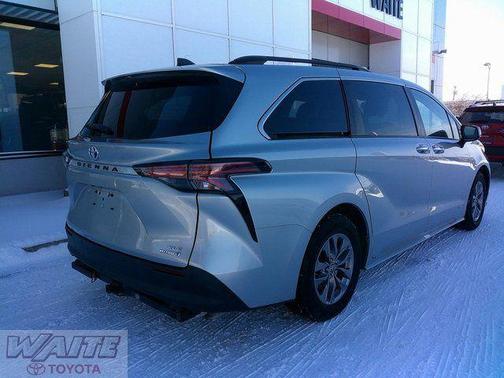 2021 Toyota Sienna XLE 8 Passenger