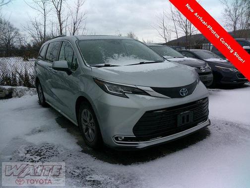 2021 Toyota Sienna XLE 8 Passenger