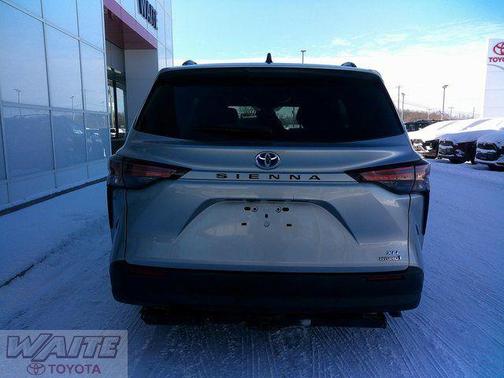 2021 Toyota Sienna XLE 8 Passenger