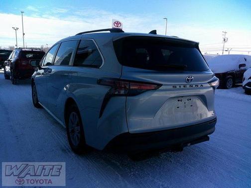 2021 Toyota Sienna XLE 8 Passenger