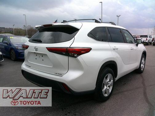 Wind Chill Pearl 2023 Toyota Highlander LE