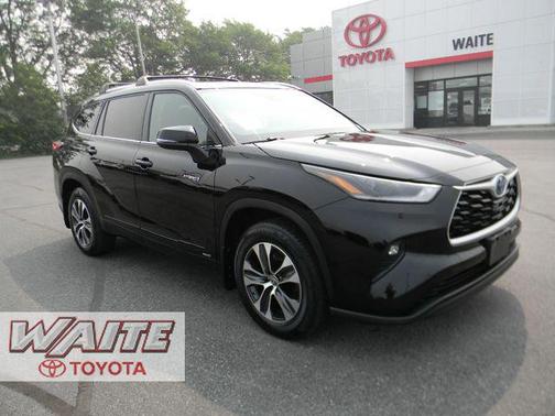 Midnight Black Metallic 2021 Toyota Highlander Hybrid XLE