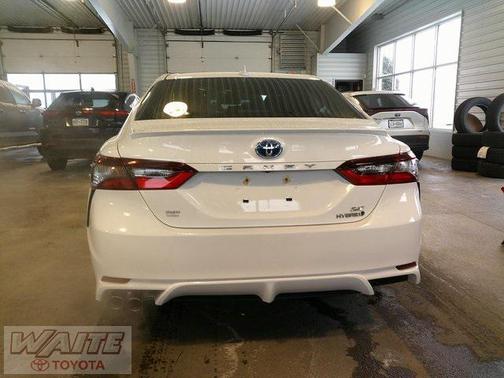 2024 Toyota Camry Hybrid SE