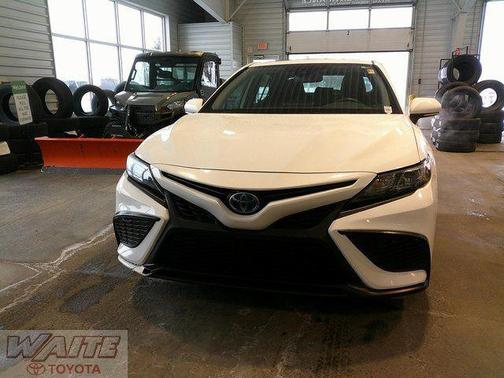 2024 Toyota Camry Hybrid SE