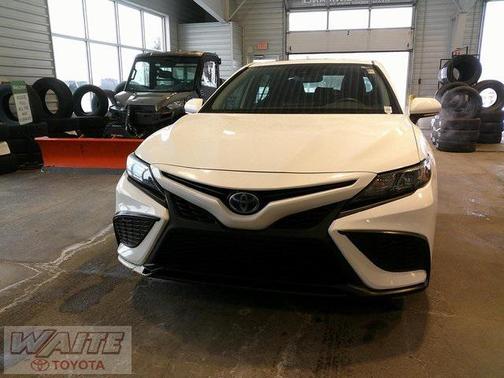 2024 Toyota Camry Hybrid SE
