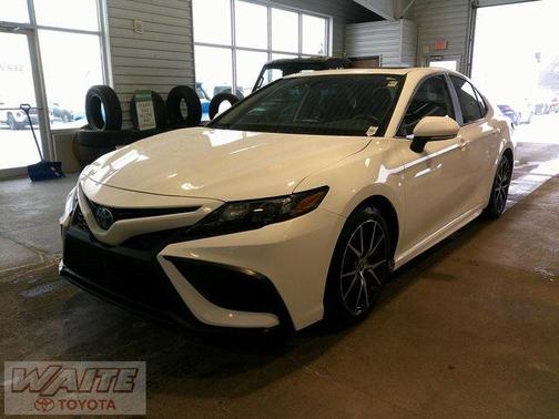 2024 Toyota Camry Hybrid SE