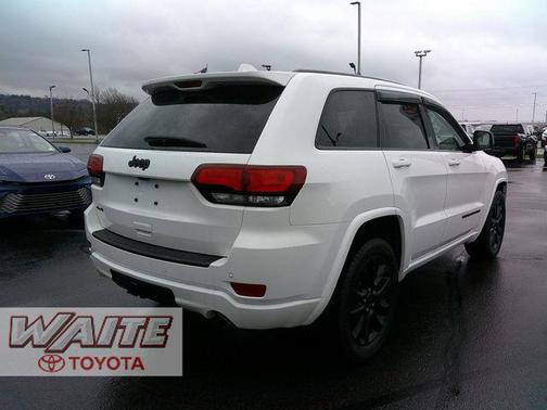 Bright White Clearcoat 2021 Jeep Grand Cherokee Laredo
