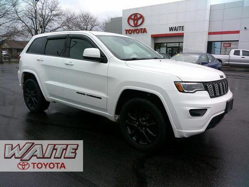 Bright White Clearcoat 2021 Jeep Grand Cherokee Laredo