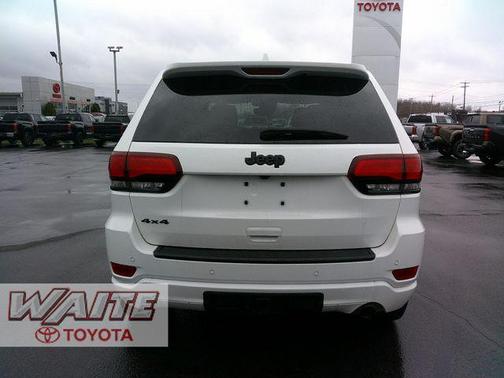 Bright White Clearcoat 2021 Jeep Grand Cherokee Laredo