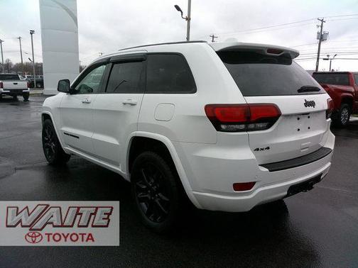 Bright White Clearcoat 2021 Jeep Grand Cherokee Laredo