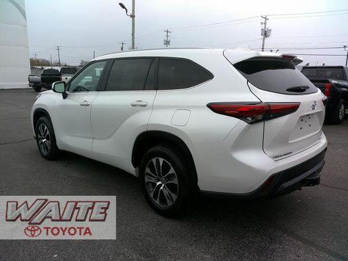 Wind Chill Pearl 2023 Toyota Highlander XLE