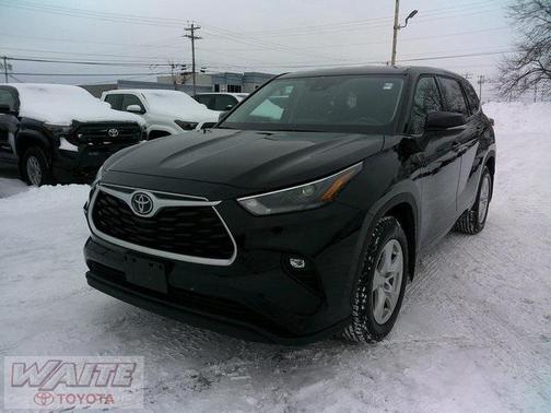 2022 Toyota Highlander LE
