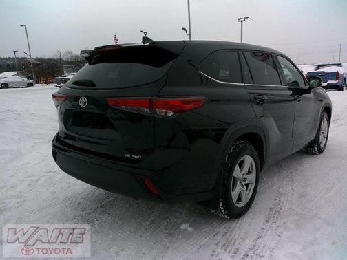 2022 Toyota Highlander LE